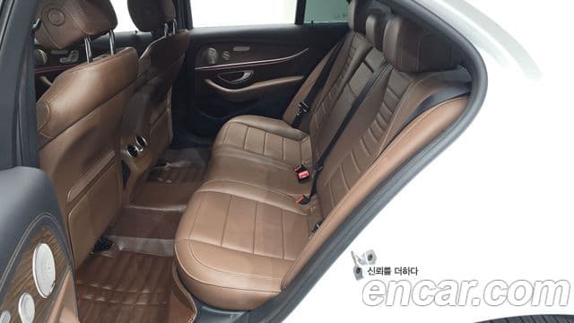 Mercedes-Benz E-Class 2023 — Фото 10/20