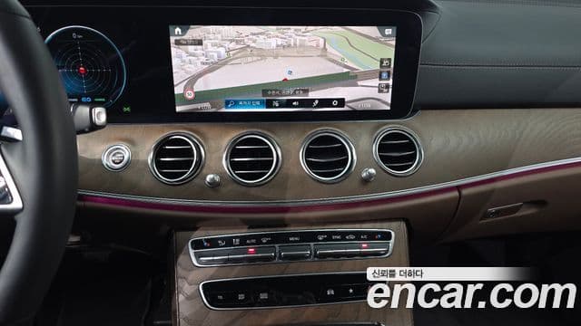 Mercedes-Benz E-Class 2023 — Фото 11/20