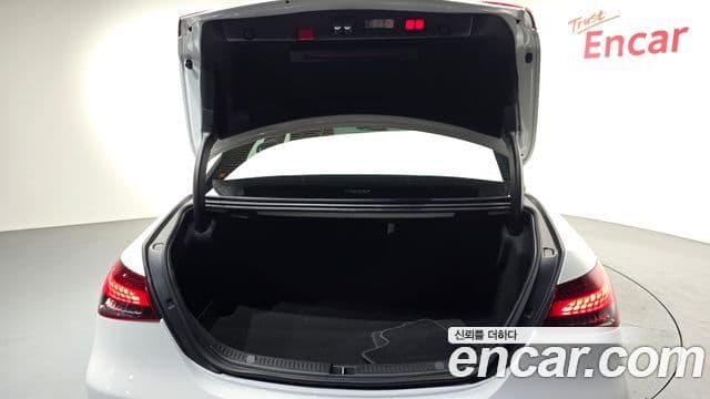 Mercedes-Benz E-Class 2023 — Фото 17/20
