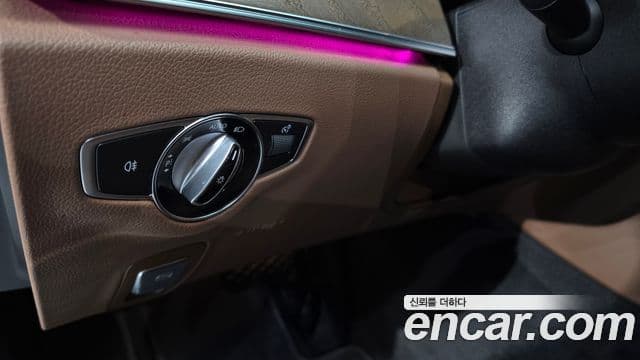 Mercedes-Benz E-Class 2023 — Фото 19/20
