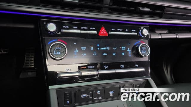 Hyundai Santa Fe 2024 — Şəkil 17/20