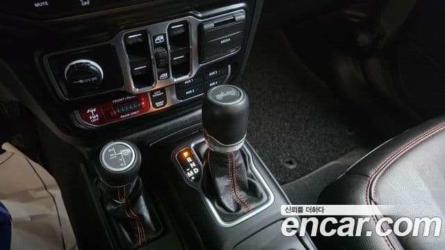 Jeep Wrangler 2023 — ფოტო 9/20