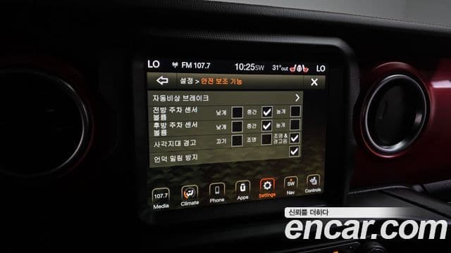Jeep Wrangler 2023 — ფოტო 16/20