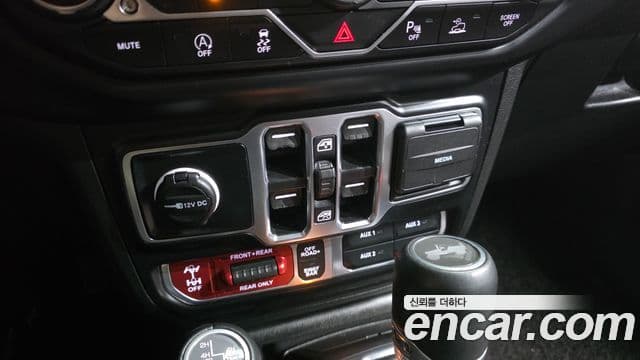 Jeep Wrangler 2023 — ფოტო 18/20