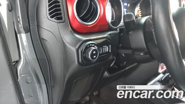 Jeep Wrangler 2023 — ფოტო 19/20