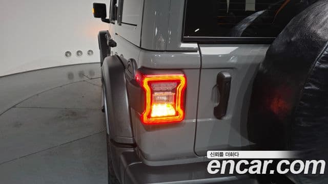 Jeep Wrangler 2023 — Photo 24/30