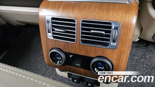 Land Rover Range Rover 2020 — ფოტო 19/20