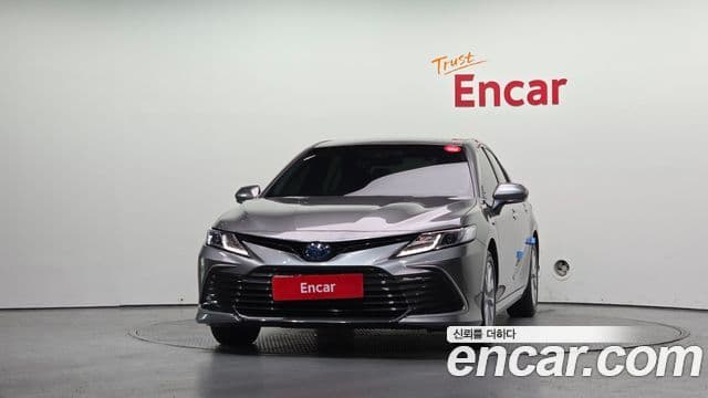 Toyota Camry 2023 — Photo 2/20