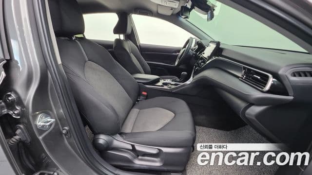 Toyota Camry 2023 — Photo 6/20