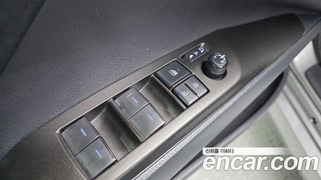 Toyota Camry 2023 — Photo 15/20