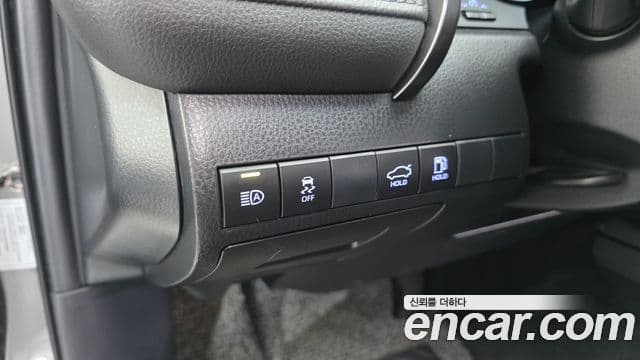 Toyota Camry 2023 — Photo 17/20