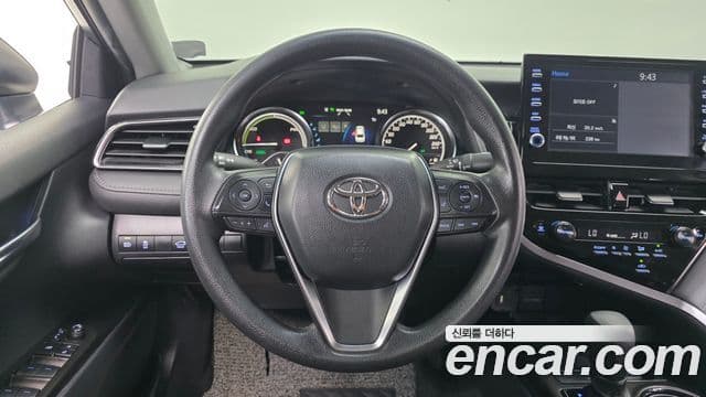 Toyota Camry 2023 — Photo 19/20