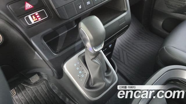 Hyundai Staria 2025 — ფოტო 9/20