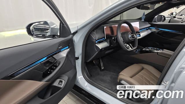 BMW 5 Series 2025 — Şəkil 9/20