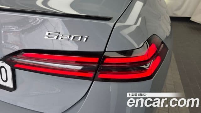BMW 5 Series 2025 — Photo 26/32