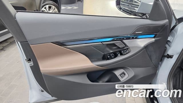 BMW 5 Series 2025 — Photo 7/32
