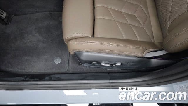 BMW 5 Series 2025 — Photo 24/32