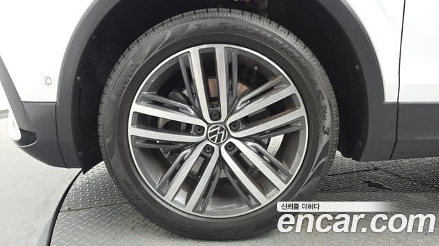 Volkswagen Tiguan Allspace 2023 — ფოტო 5/20