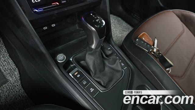 Volkswagen Tiguan Allspace 2023 — ფოტო 9/20