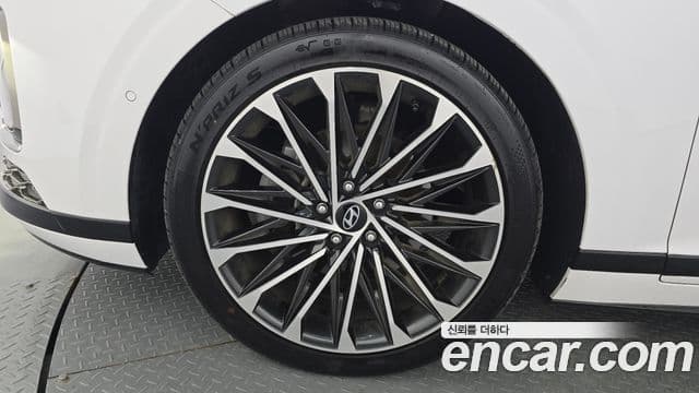 Hyundai Grandeur 2023 — ფოტო 5/20