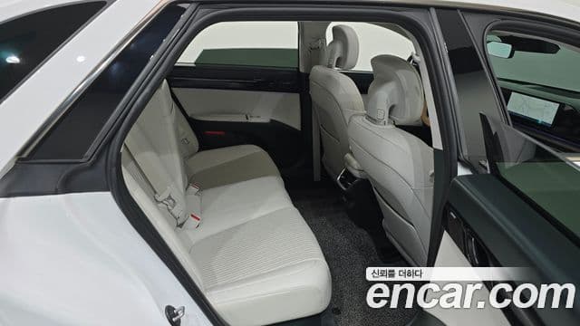 Hyundai Grandeur 2023 — ფოტო 11/20