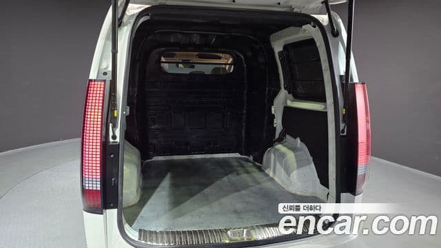 Hyundai Staria 2023 — Photo 13/20