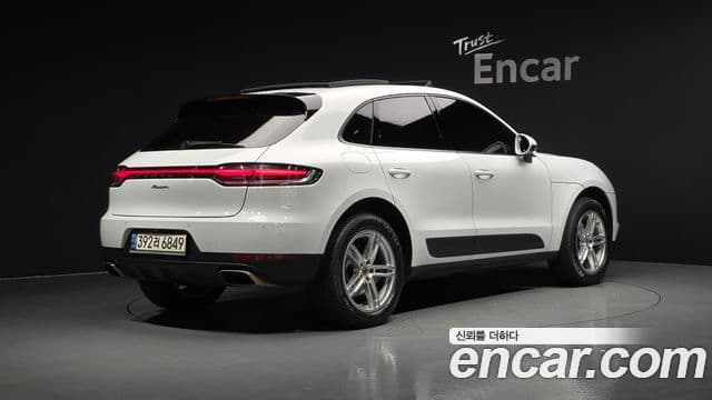 Porsche Macan 2021 — ფოტო 2/20