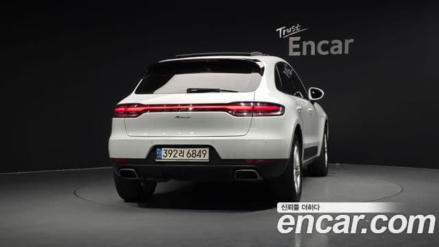 Porsche Macan 2021 — ფოტო 4/20