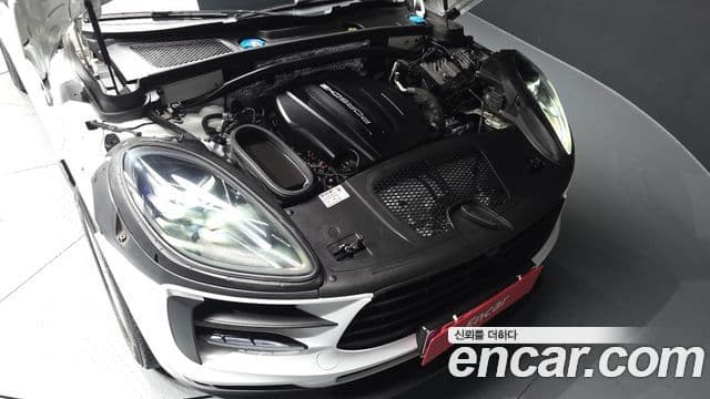 Porsche Macan 2021 — ფოტო 6/20