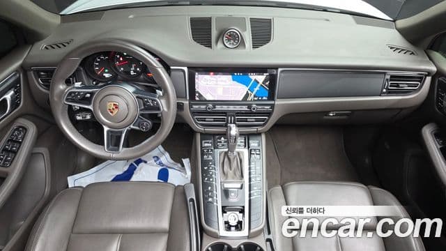Porsche Macan 2021 — ფოტო 7/20