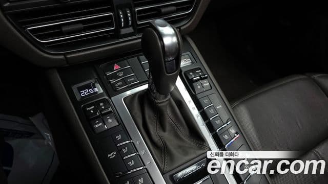 Porsche Macan 2021 — ფოტო 9/20