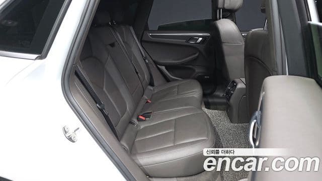 Porsche Macan 2021 — ფოტო 12/20
