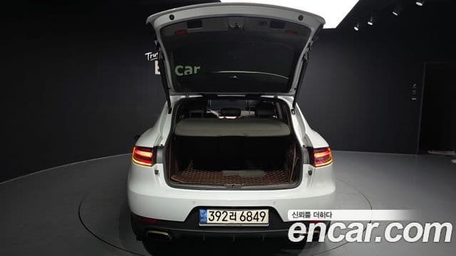 Porsche Macan 2021 — ფოტო 20/20