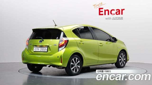 Toyota Prius C 2018 — ფოტო 2/20
