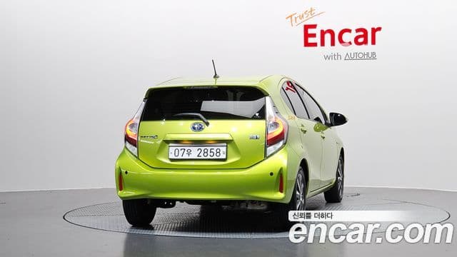Toyota Prius C 2018 — ფოტო 4/20