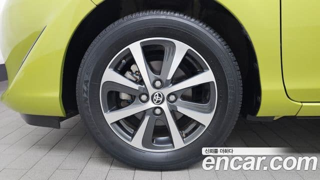 Toyota Prius C 2018 — ფოტო 5/20