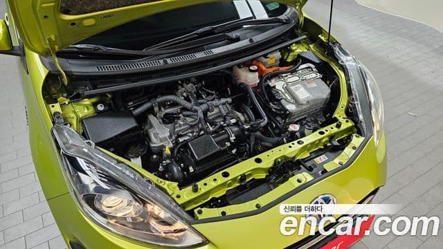 Toyota Prius C 2018 — ფოტო 6/20