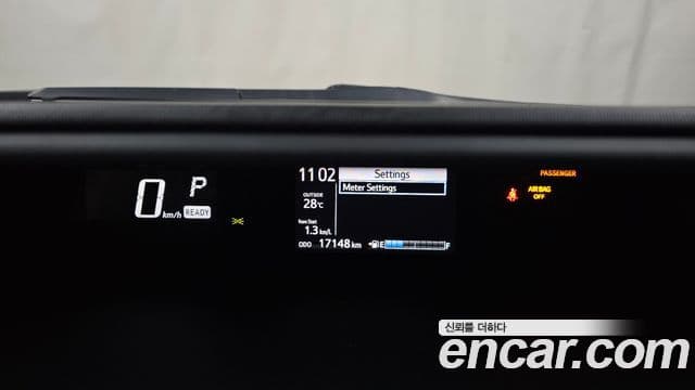 Toyota Prius C 2018 — ფოტო 8/20
