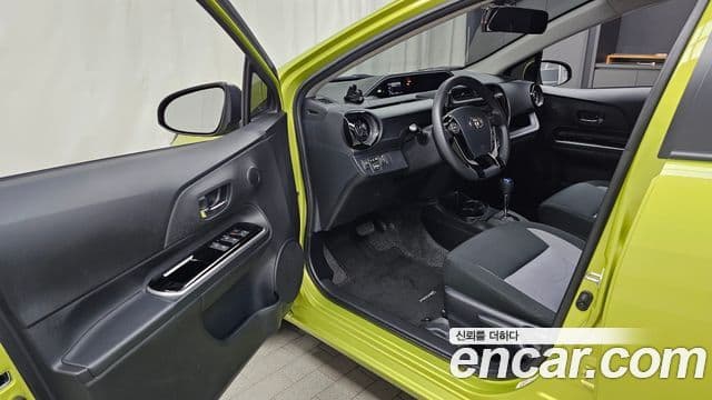 Toyota Prius C 2018 — ფოტო 10/20
