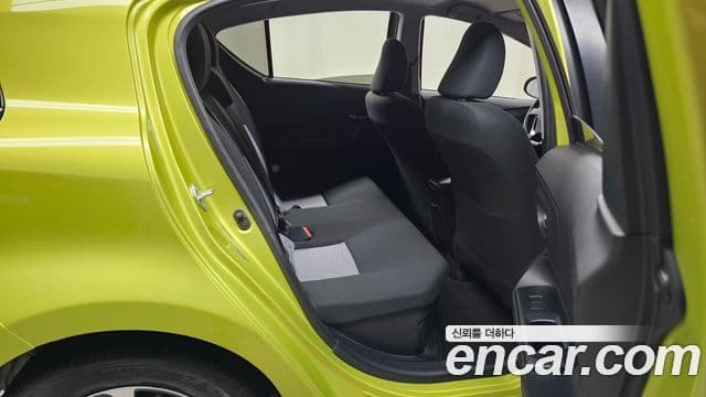 Toyota Prius C 2018 — ფოტო 11/20