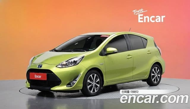 Toyota Prius C 2018 — ფოტო 1/20