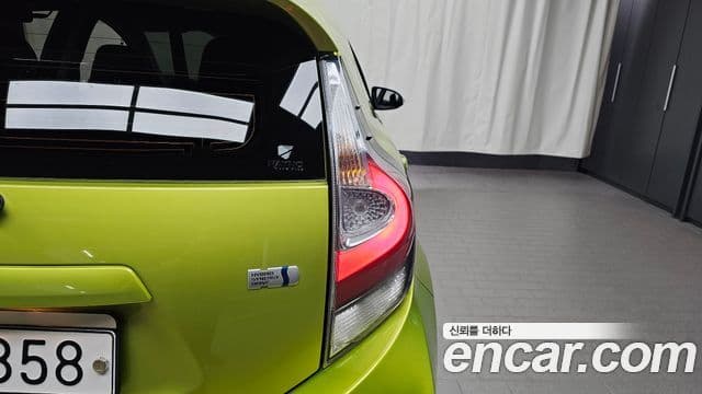 Toyota Prius C 2018 — Photo 26/32