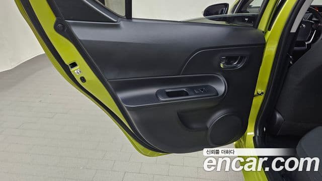 Toyota Prius C 2018 — Photo 2/32