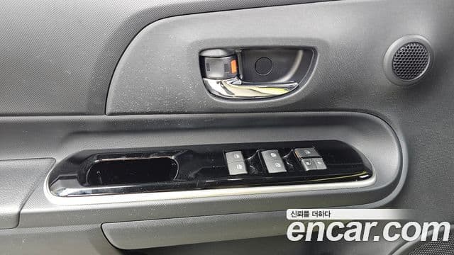 Toyota Prius C 2018 — Photo 30/32