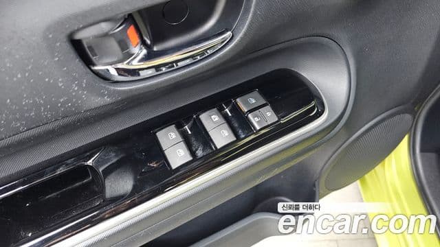 Toyota Prius C 2018 — Photo 3/32