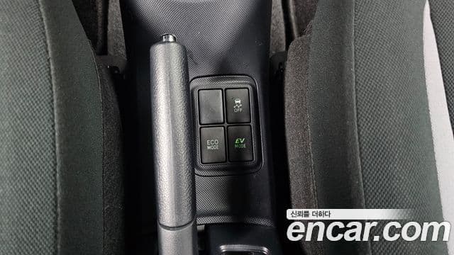 Toyota Prius C 2018 — Photo 32/32