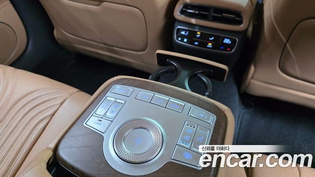 Genesis Electrified G80 2020 — Şəkil 19/20