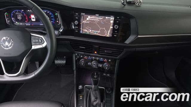 Volkswagen Jetta 2022 — ფოტო 14/20