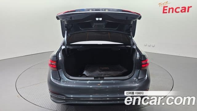 Volkswagen Jetta 2022 — ფოტო 19/20