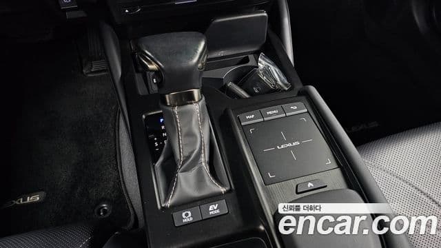 Lexus ES300h 2018 — Şəkil 9/20